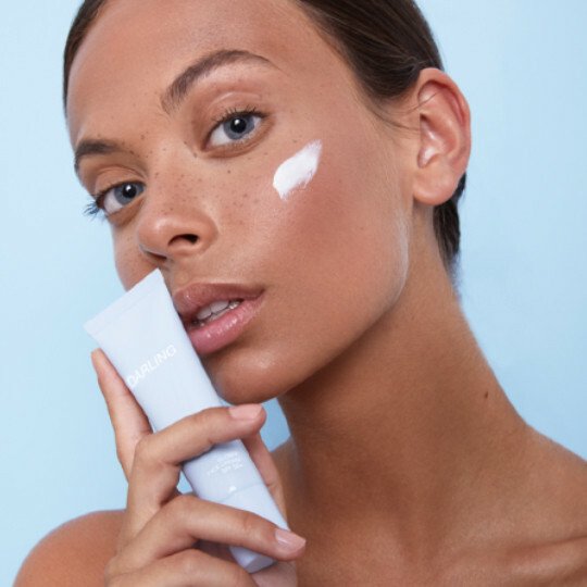 Сонцезахисний крем для обличчя та зони декольте SPF 50+ Darling Glowy Face Cream SPF 50, 30мл