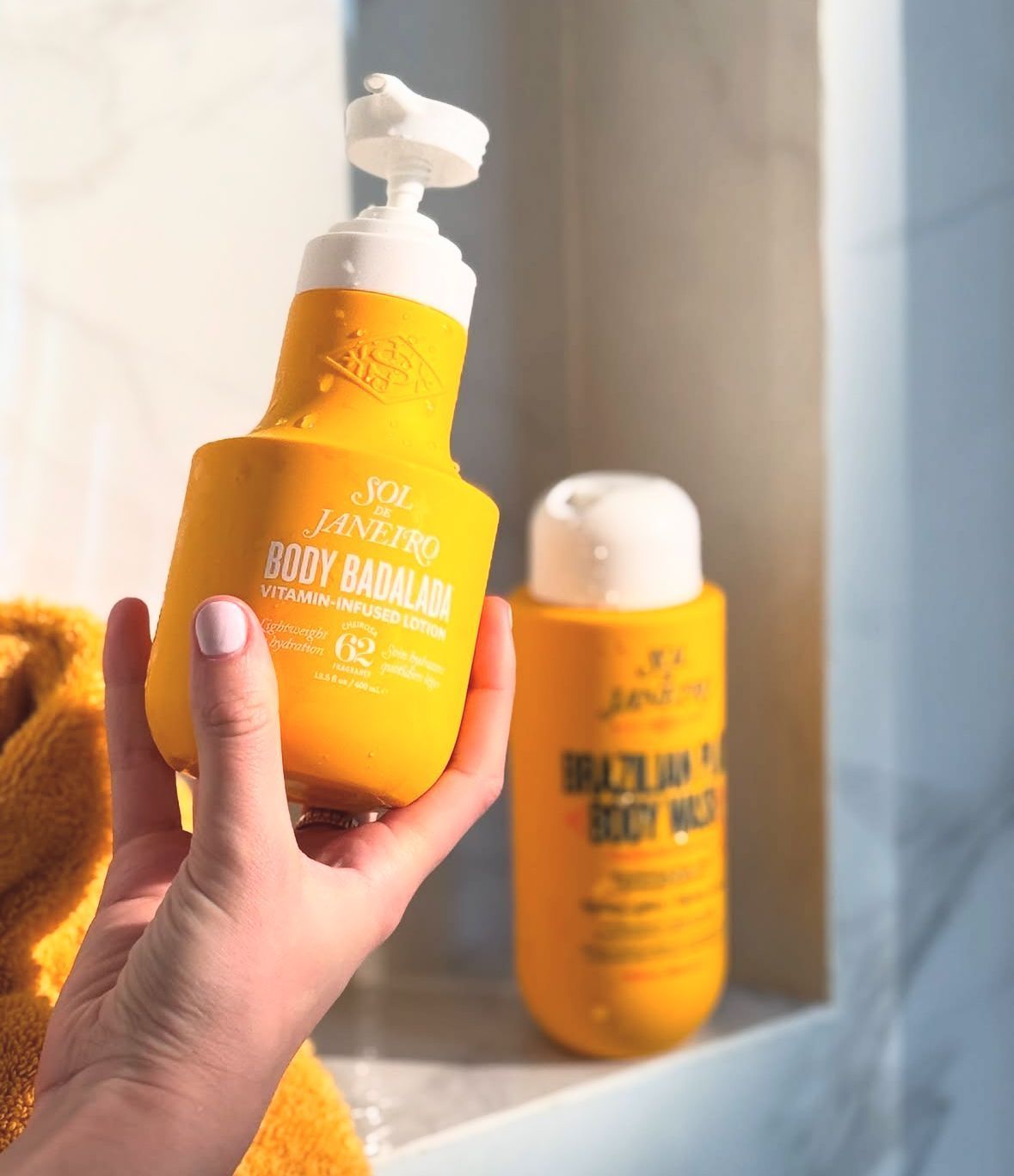 Увлажняющий лосьон для тела Sol de Janeiro Body Badalada Vitamin-Infused Body Lotion , 400мл