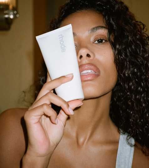 Лучший набор для всех типов кожиThe RHODE Kit Four Daily Skin