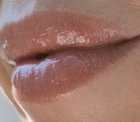Помада для губ Gucci Beauty​ Rouge De Beaut&eacute; Brillant - 112 Sally soft Honey