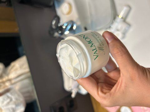 Зволожуюча маска для шкіри обличчя Valmont Moisturizing With A Mask