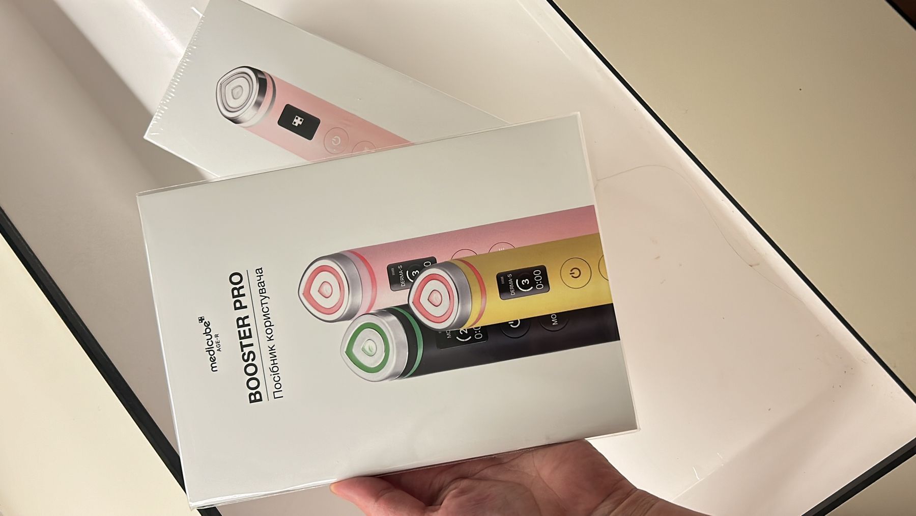 Пристрій для домашнього догляду за шкірою 6 в 1 MEDICUBE AGE-R Booster Pro, Pink