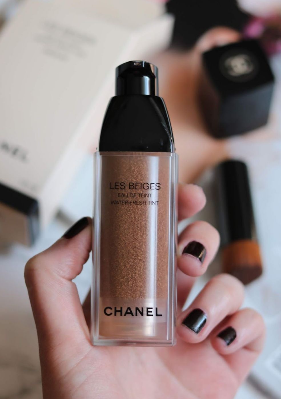 Тональный флюид-тинт для лица Chanel Les Beiges Eau De Teint, Light