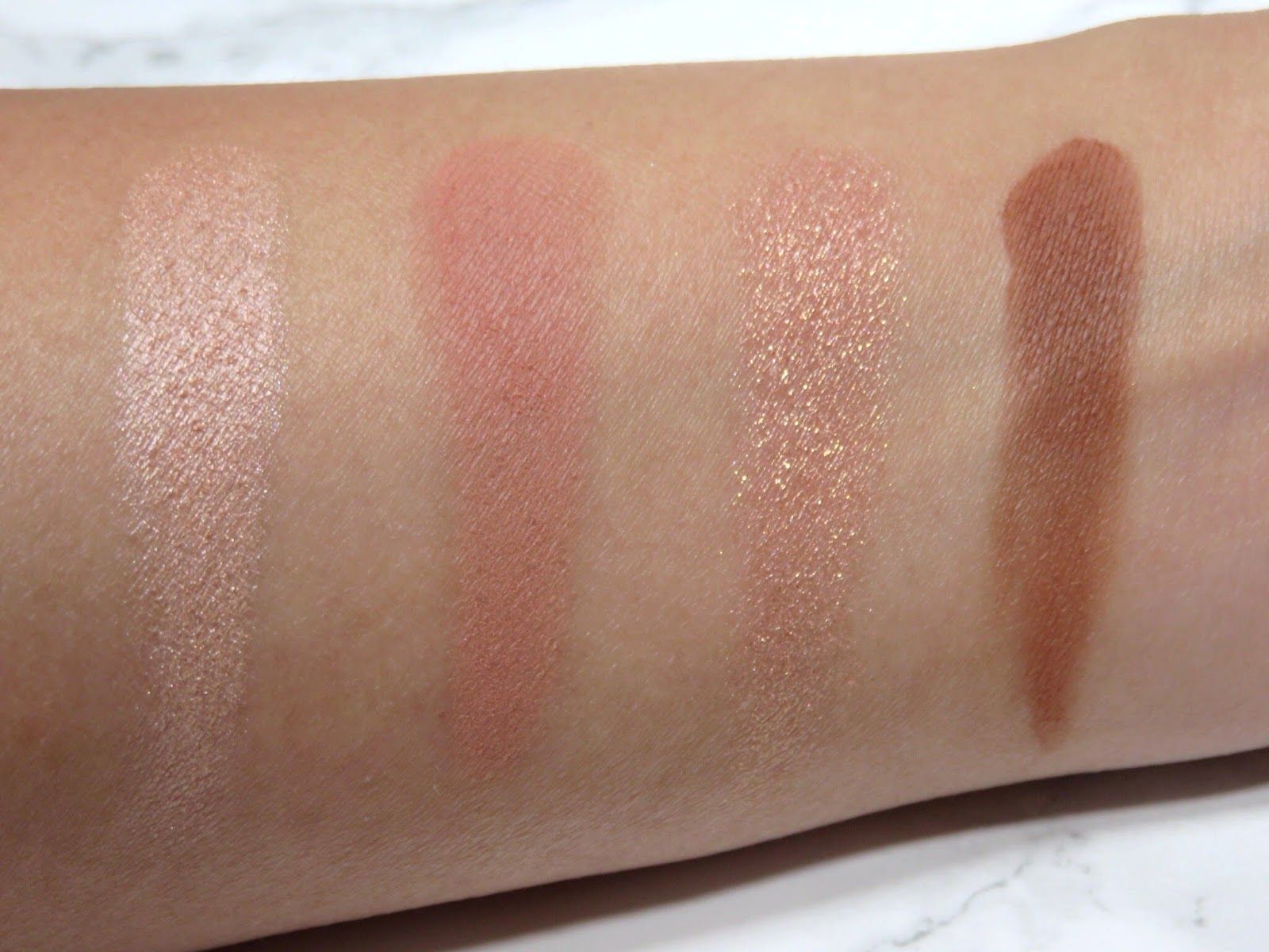 Палетка тіней Charlotte Tilbury Pillow Talk Dreams Luxury Palette