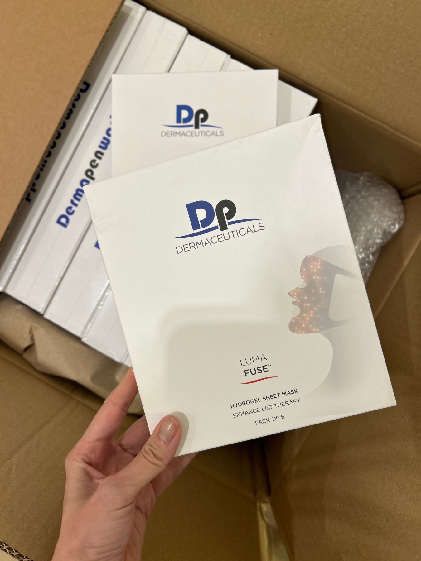 LED-маска для обличчя Dp Dermaceuticals Dermapenworld