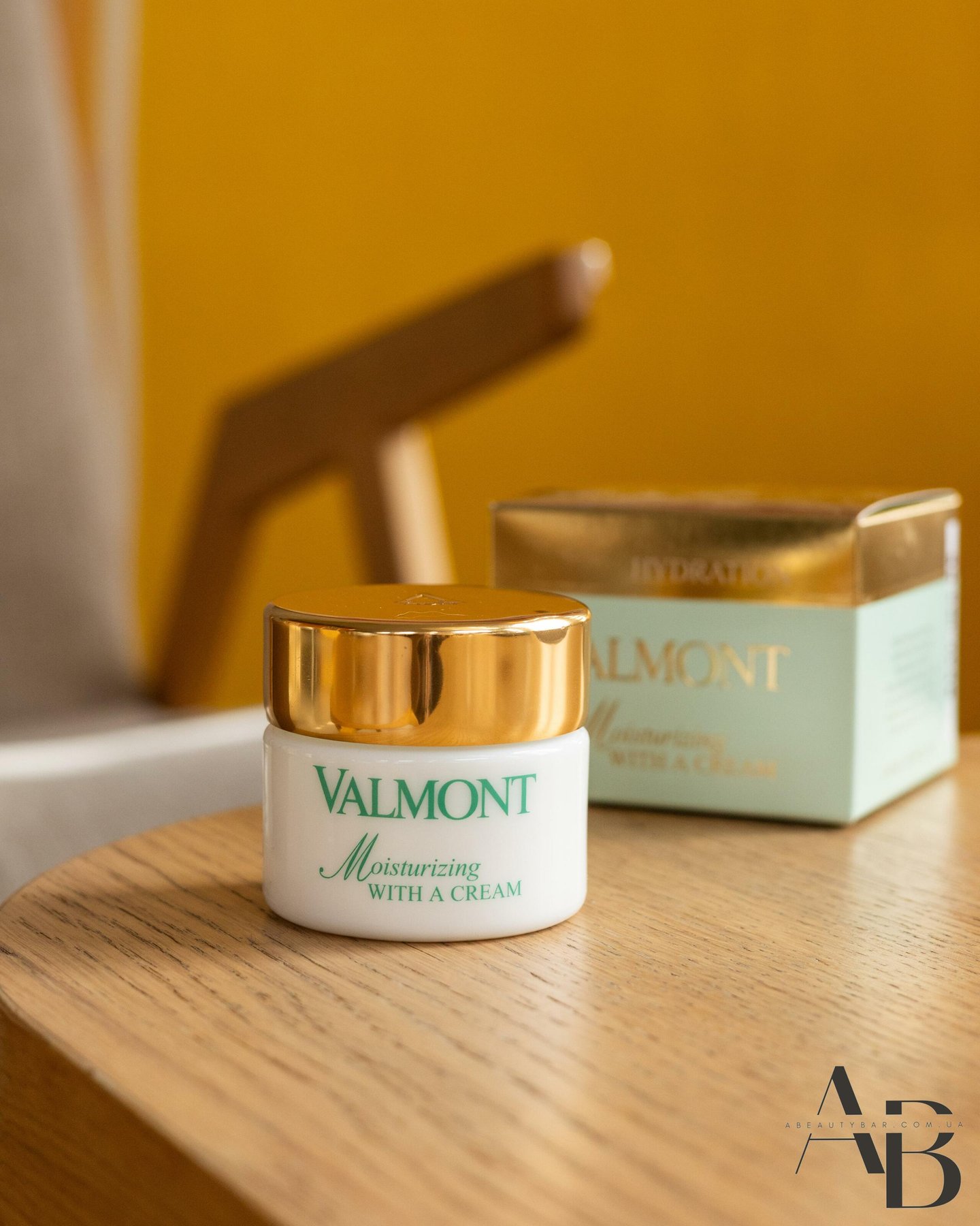 Зволожуючий крем для шкіри обличчя Valmont Moisturizing With A Cream