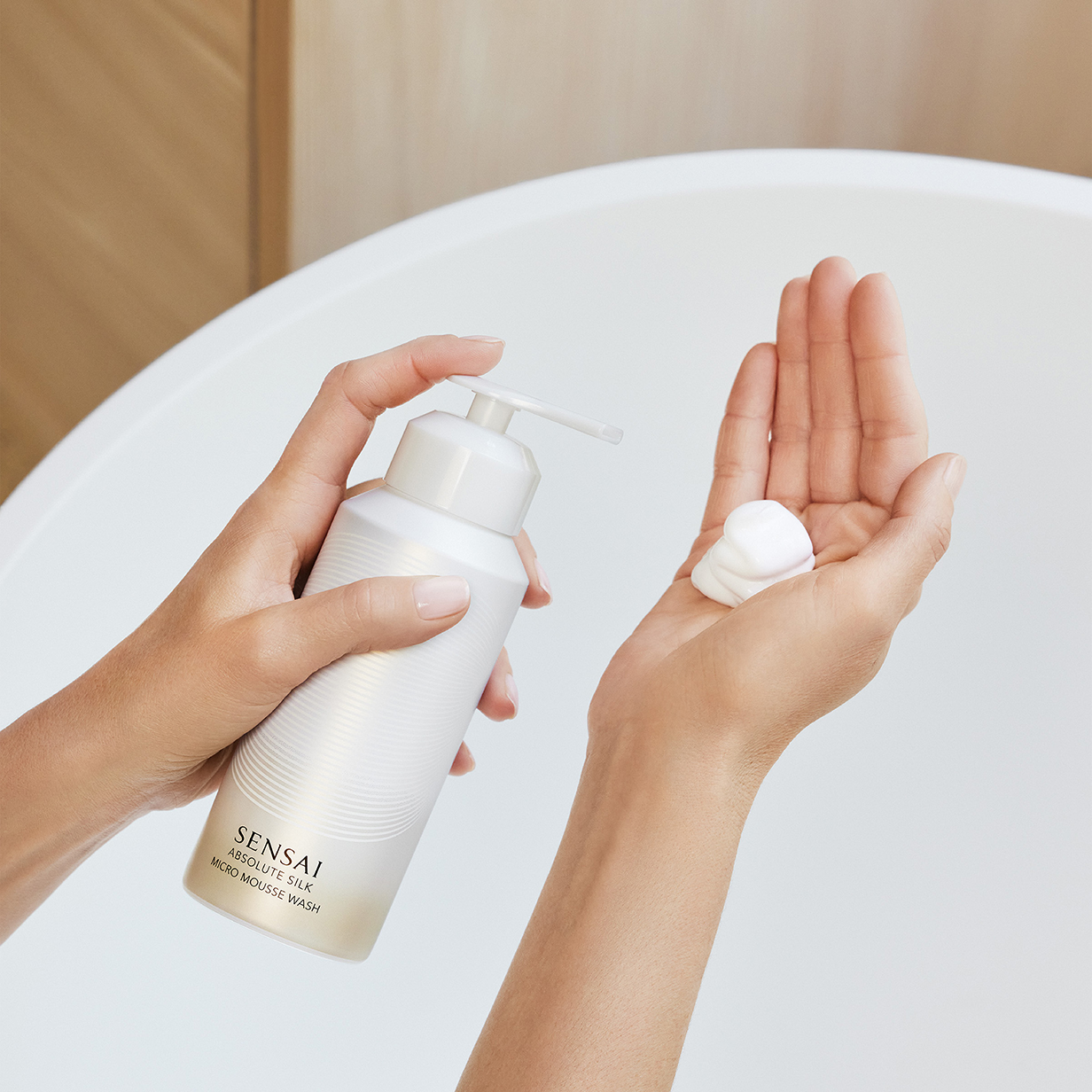 Очищуюча пінка для обличчя Absolute Silk Micro Mousse Wash, 180 мл