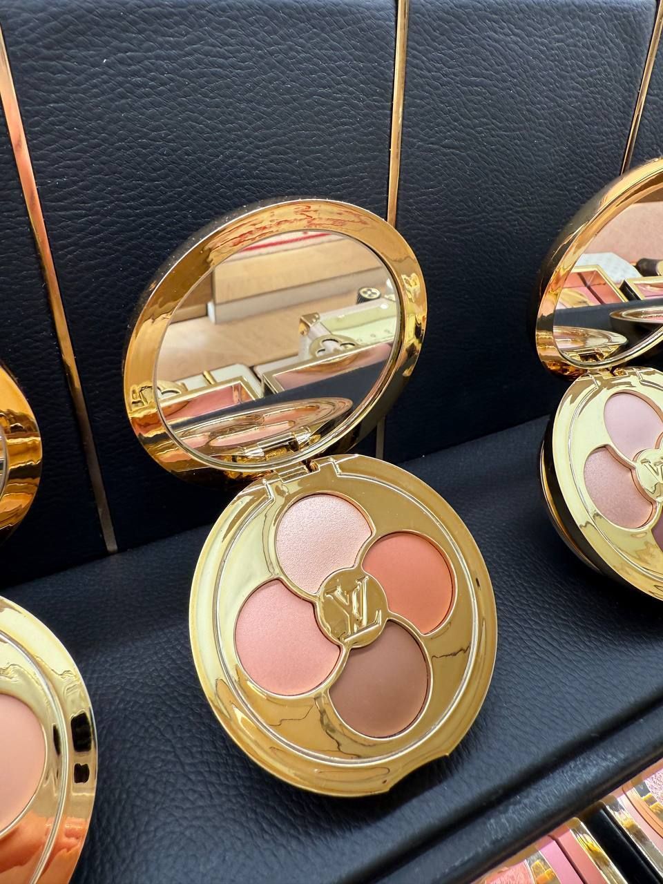 Палетка теней Louis Vuitton LV Ombres Eyeshadow Palette, Waking Dawn