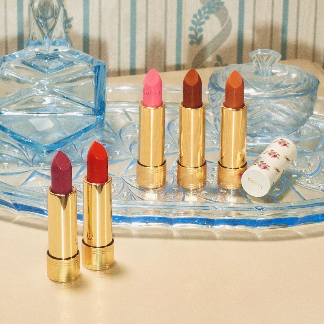 Помада для губ с сияющим финишем - 25 Goldie Red