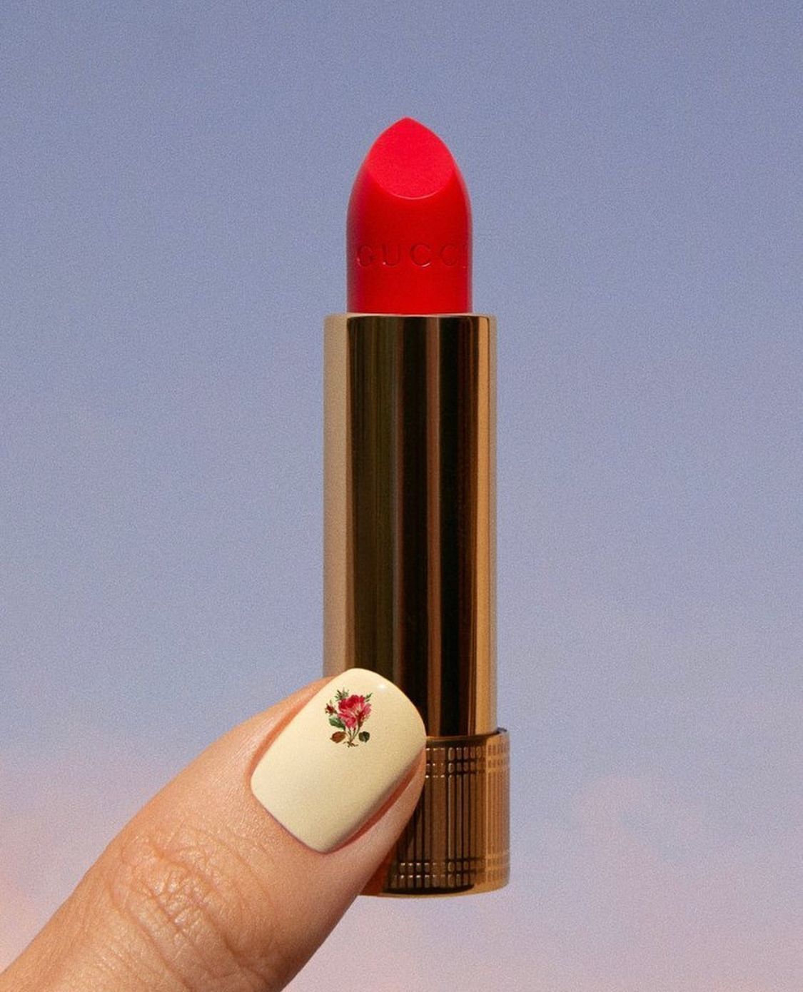 Помада для губ с сияющим финишем - 25 Goldie Red