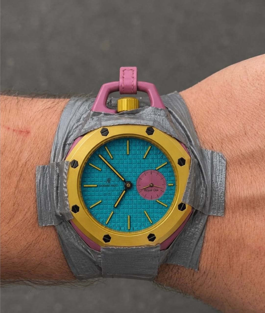 Брелок-часы Аudemars Piguet &times; Swatch Royal Pop Keychain