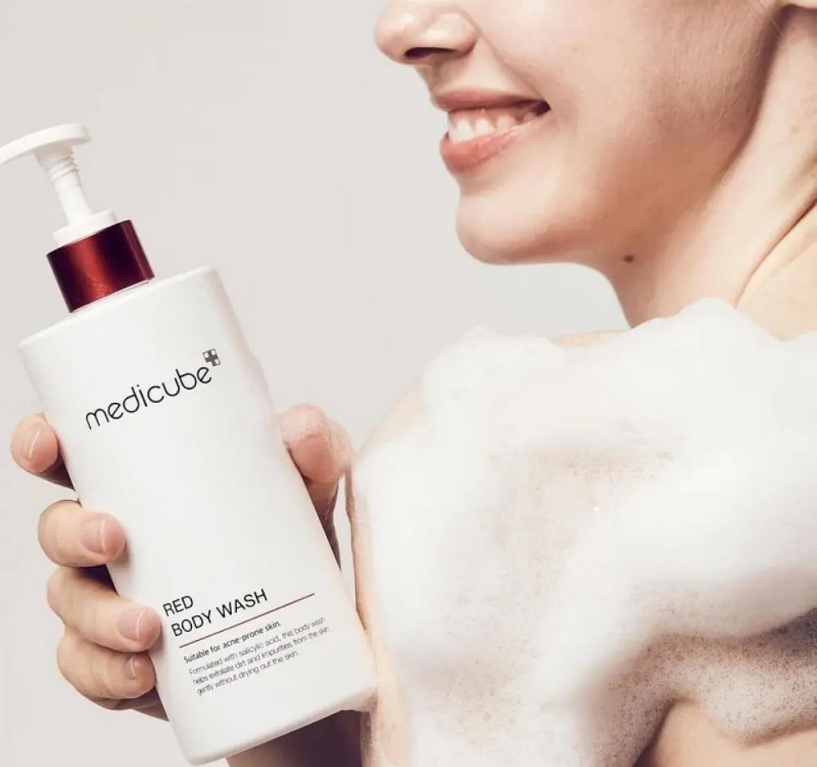 Противовоспалительный гель для душа с кислотами Medicube Red Acne Body Wash, 400мл