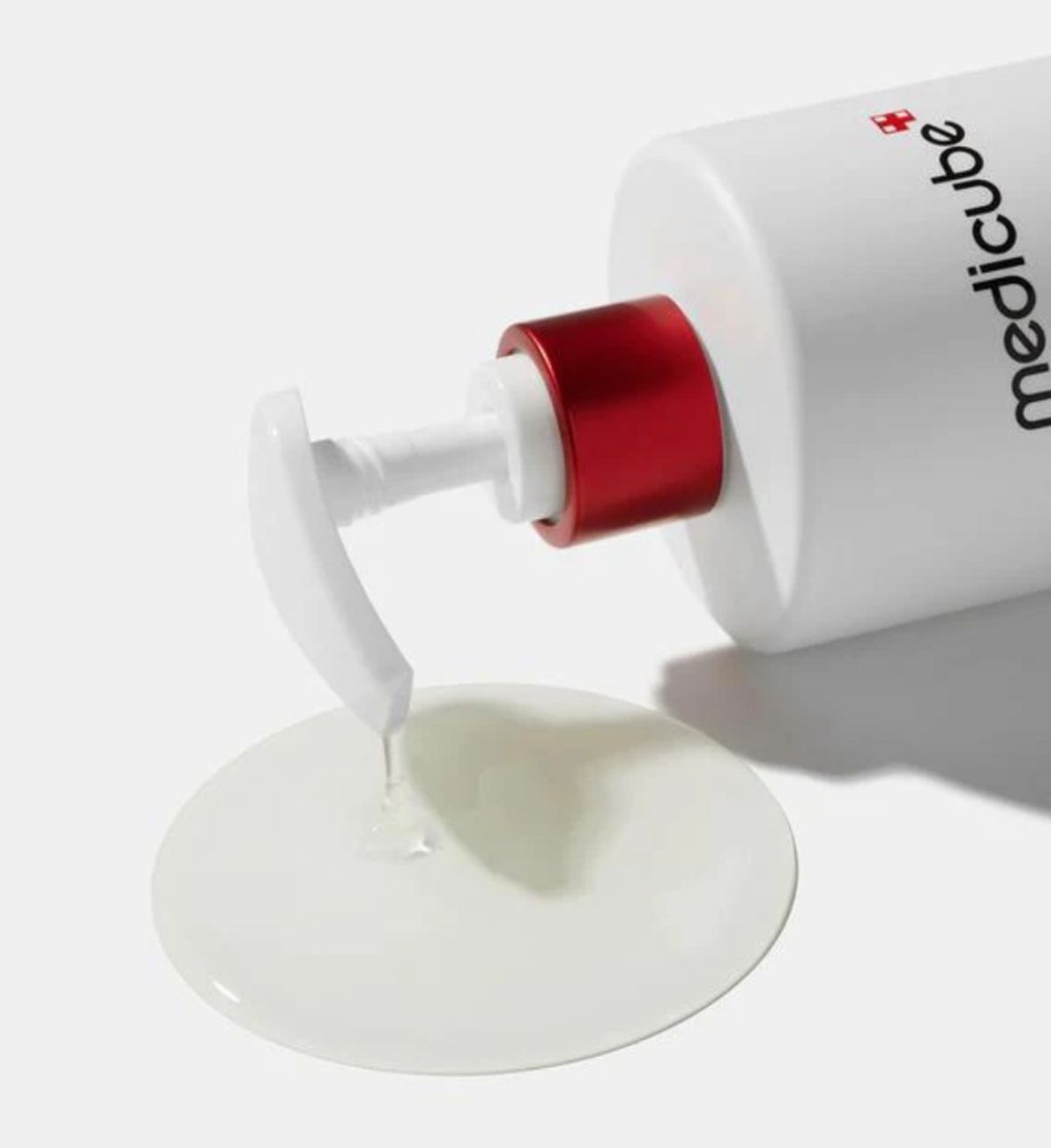 Противовоспалительный гель для душа с кислотами Medicube Red Acne Body Wash, 400мл