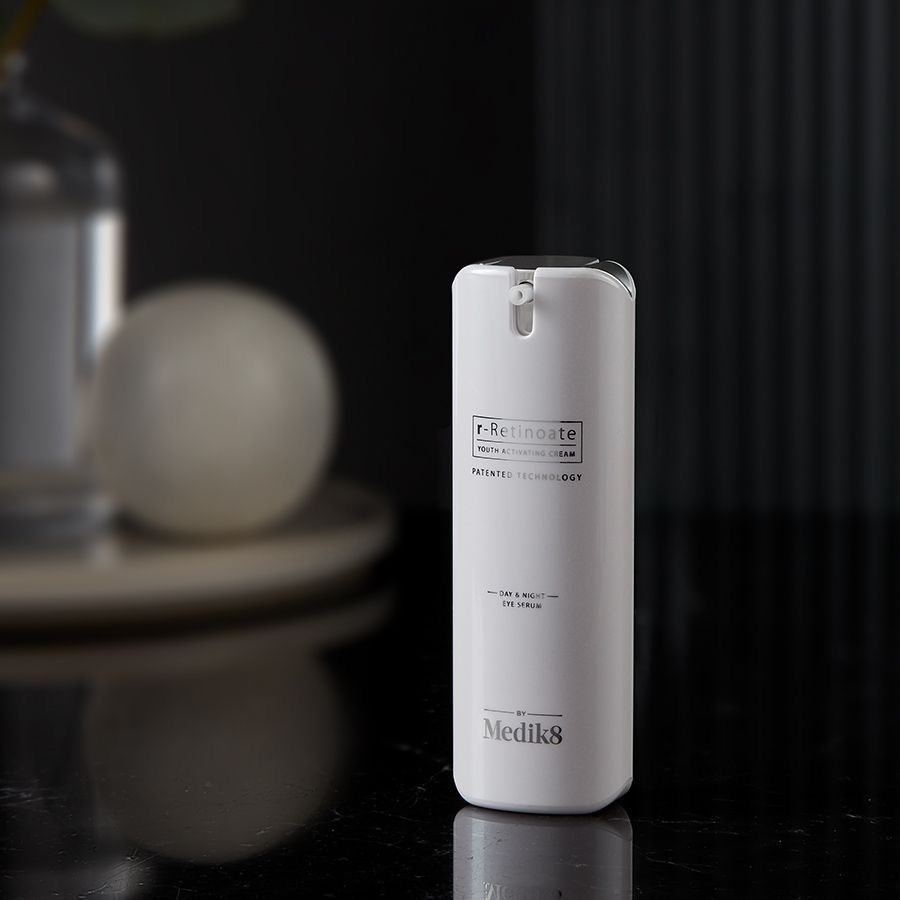 Омолоджувальна сироватка для шкіри навколо очей r-Retinoate Day & Night Eye Serum Medik8, 15мл