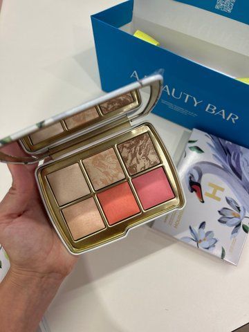 Лимитированная палетка Ambient Lighting Unlocked Swan Palette