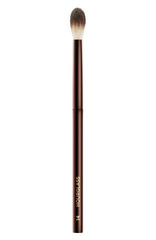 Кисть для нанесения пудры Hourglass No.14 detail setting brush