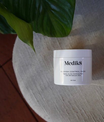 Домашний пилинг с салициловой кислотой для обновления кожи Blemish Control Pads Medik8, 60 шт