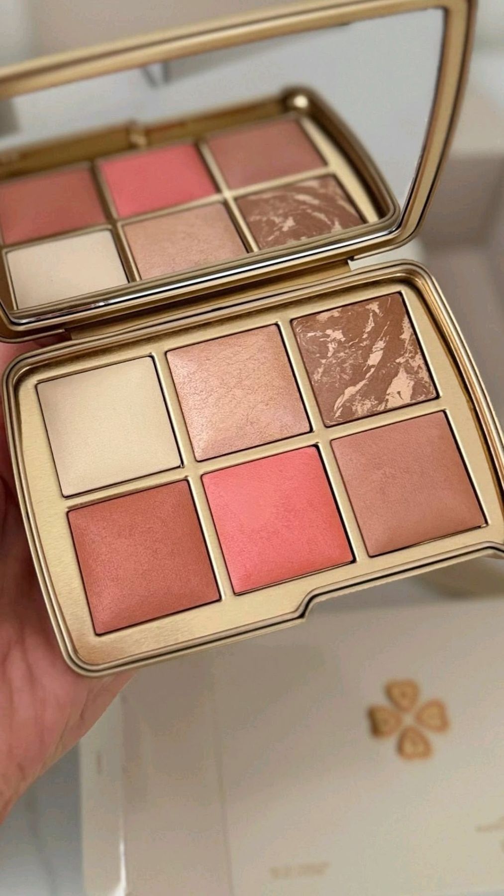 Палетка Hourglass Ambient Lighting Edit Unlocked WISH Holiday 2026