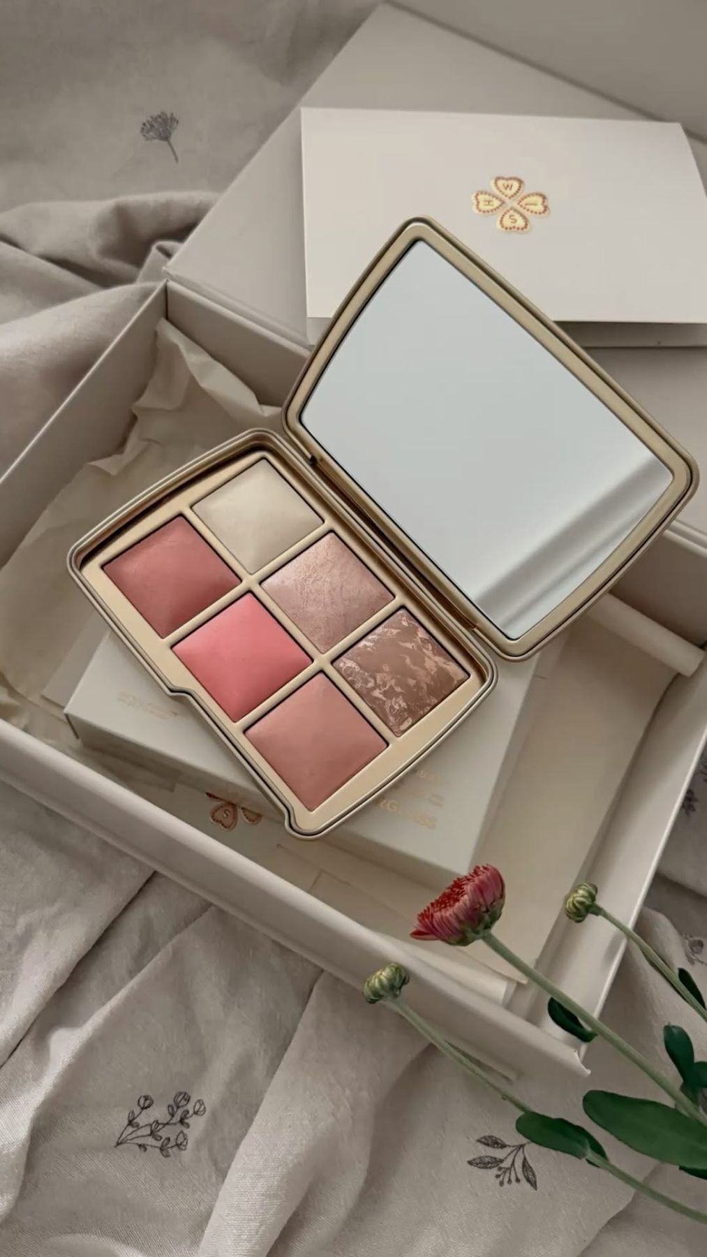 Палетка Hourglass Ambient Lighting Edit Unlocked WISH Holiday 2026