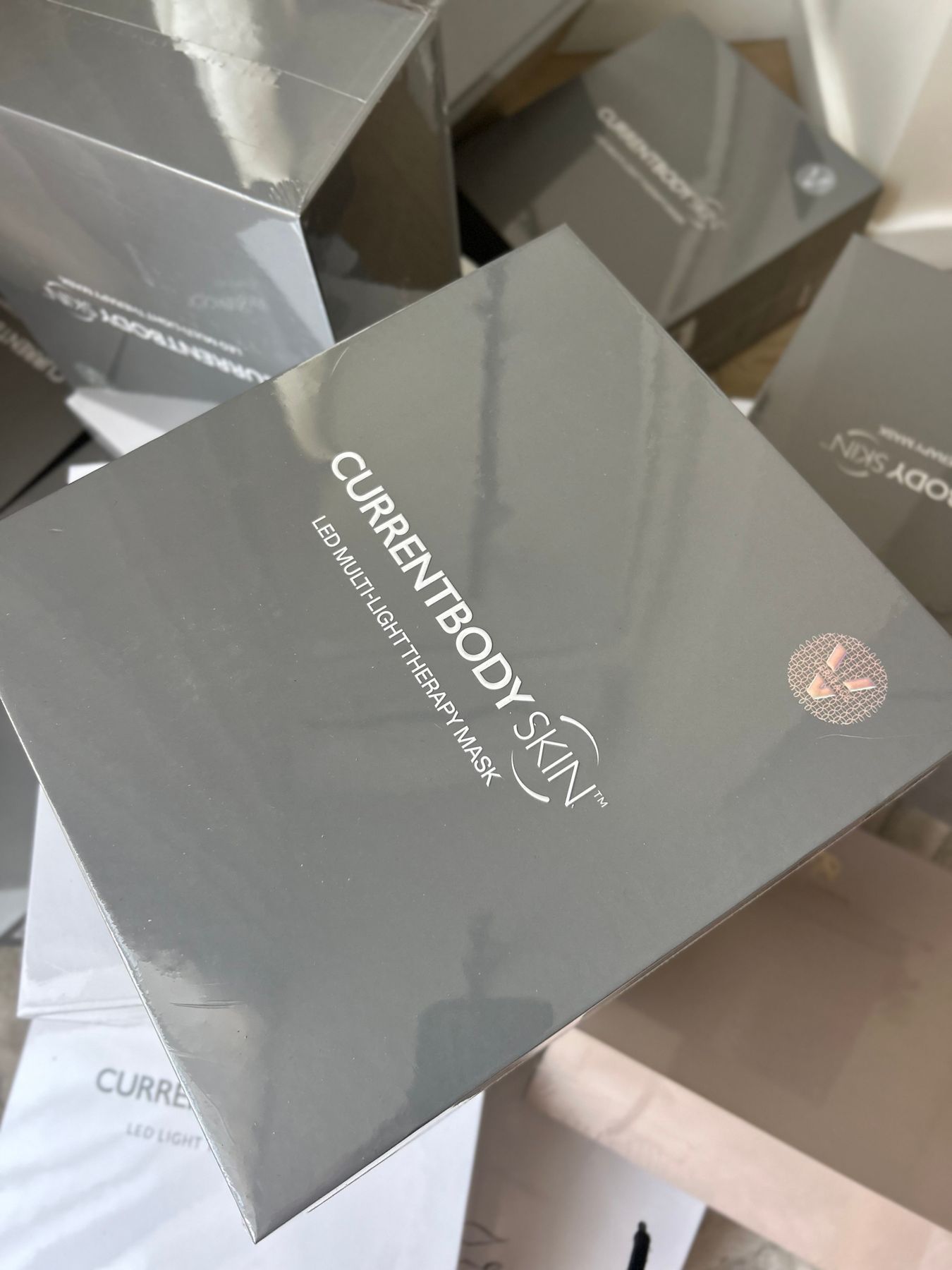 Світлодіодна маска CurrentBody Skin LED Multi Light Therapy Face Mask