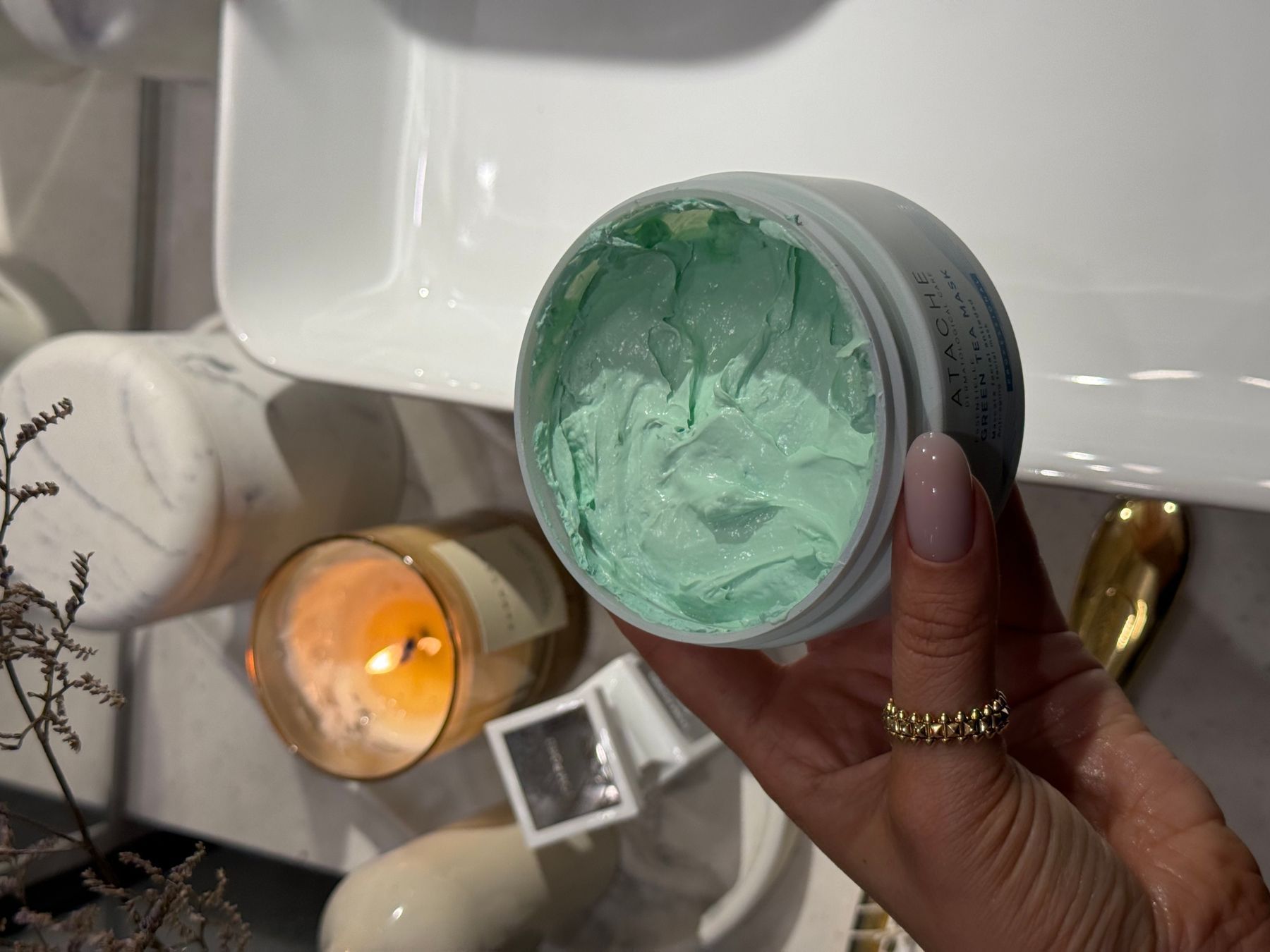 Відновлююча та заспокійлива маска з екстрактом зеленого чаю Essentielle Reafirming Mask Green Tea Atache, 200мл