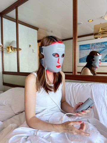 Светодиодная маска CurrentBody Skin LED Multi Light Therapy Face Mask