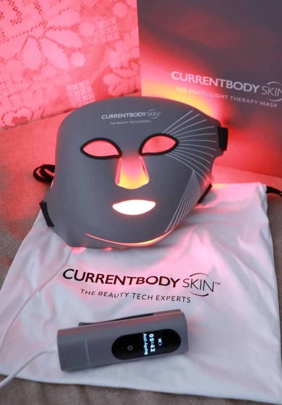 Світлодіодна маска CurrentBody Skin LED Multi Light Therapy Face Mask