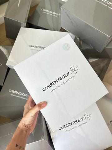 Светодиодная маска CurrentBody Skin LED Light Therapy Face Mask: Series 2 нового поколения