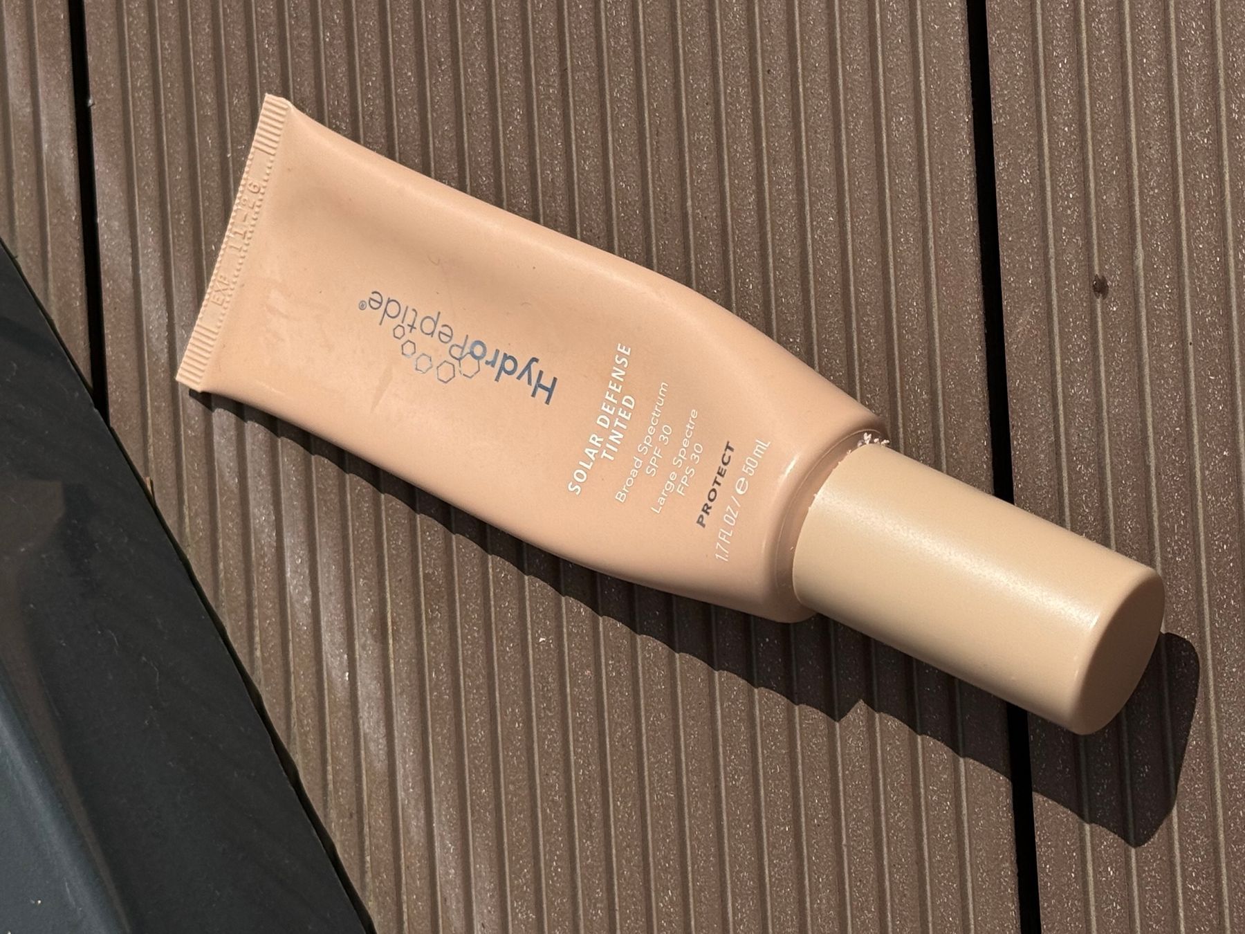 Сонцезахисний крем для обличчя з тонуючим ефектом Solar Defense Tinted SPF 30 Hydropeptide