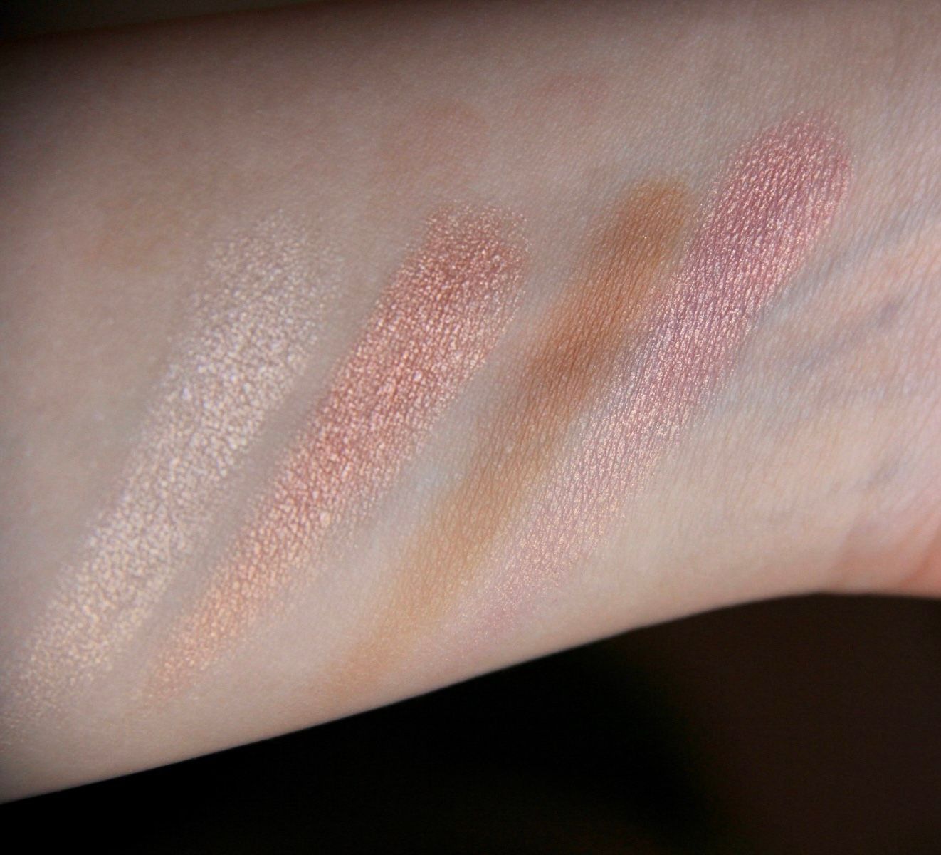 Універсальна палітра для макіяжу - Charlotte Tilbury Super Nudes Nudegasm face palette