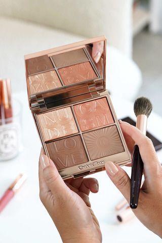 Універсальна палітра для макіяжу - Charlotte Tilbury Super Nudes Nudegasm face palette